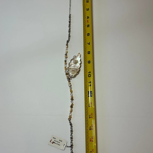 Cookie Lee Gen Pearl & Mother Of Pearl Leaf Pendant Necklace - Picture 8 of 9